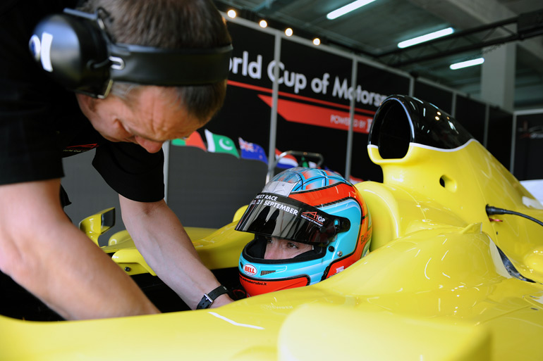 Andrea durante lo sviluppo della Ferrari per la serie A1 GP ad Imola, foto di Mario Chiarappa