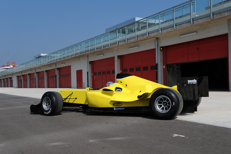 Andrea durante lo sviluppo della Ferrari per la serie A1 GP ad Imola, foto di Mario Chiarappa