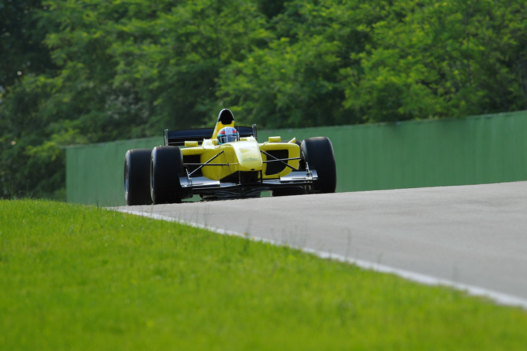 Andrea durante lo sviluppo della Ferrari per la serie A1 GP ad Imola, foto di Mario Chiarappa