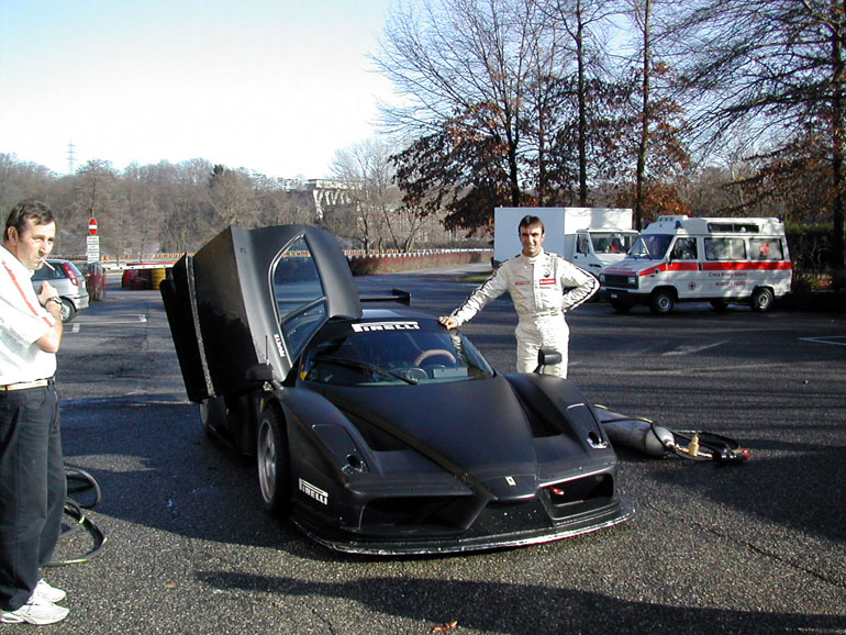 Muletto della Ferrari Enzo utilizzata per lo sviluppo degli pneumatici della Maserati MC12