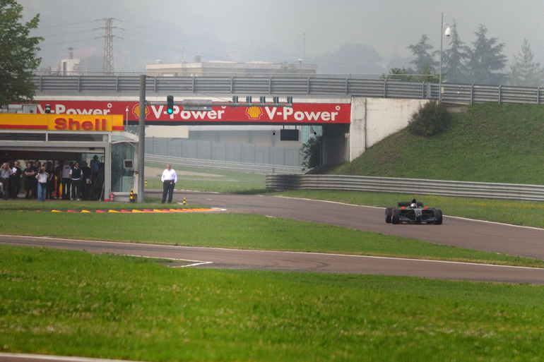 Andrea durante lo sviluppo della Ferrari per la serie A1 GP a Fiorano, foto di Mario Chiarappa