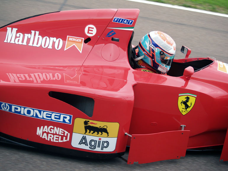 Al volante della Ferrari 412 T1