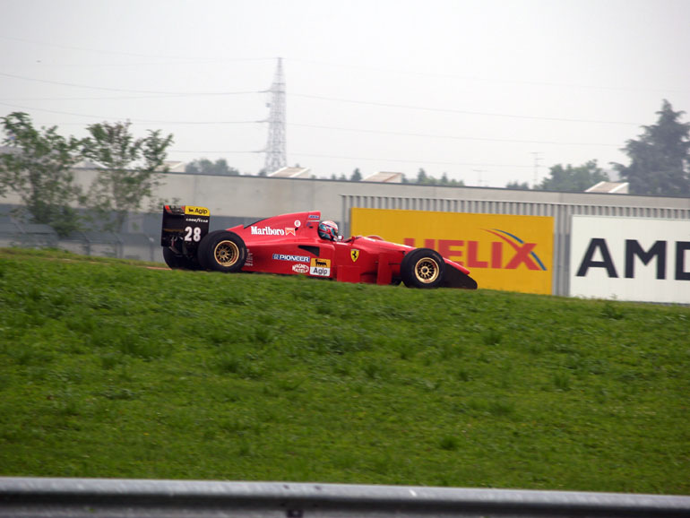 Al volante della Ferrari 412 T1