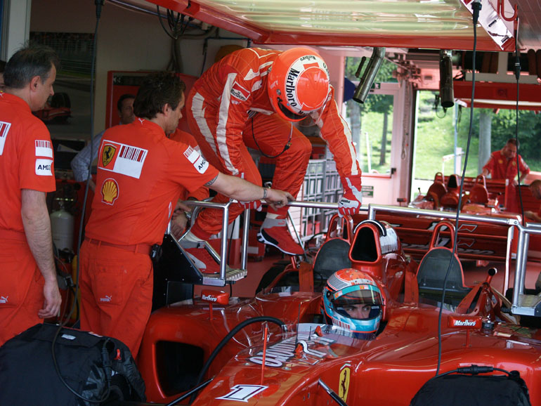 Al volante della Ferrari Formula 1 Triposto, foto di Michele Nunziello